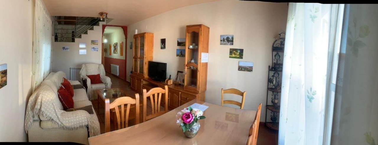 Apartamento Turistico El Esquilon Calzadilla Екстериор снимка
